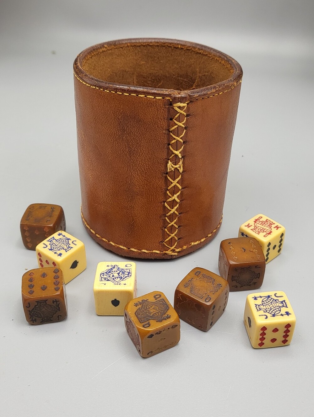 9 Dice & Leather Shaker Cup - Game RARE Vintage Collectable Gamble Poker Cards